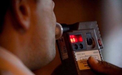 Homem toma um litro de pinga, sai dirigindo, provoca acidente e acaba preso em flagrante