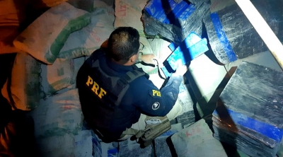 PRF apreende mais de duas toneladas de maconha, na região