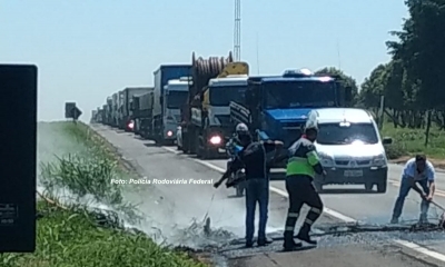 Pró-Lula, integrantes do MST interditam a BR-153