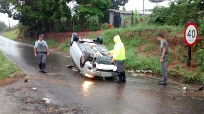 Perigo: chuva provoca acidentes na SP-294