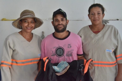 Garis encontram bolsa com mais de mil reais e devolvem dinheiro de aposentada