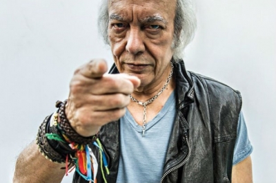 Erasmo diz que ser amado pela namorada é o segredo da vitalidade