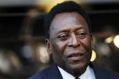 Pelé segue internado em Paris, mas está bem: "Não há pressa de sair"