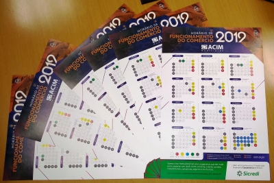 Acim distribui 10 mil  calendários sobre o comércio