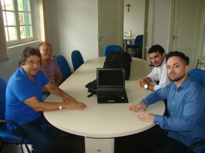 CEF faz doação de notebooks para Garça