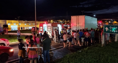 Motociclista é atropelado por caminhão na via expressa em Pompeia