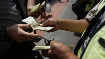 Câmbio para fim de 2015 permanece em R$ 3,90