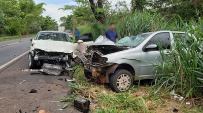 Motociclista morre em acidente envolvendo mais dois carros, na região