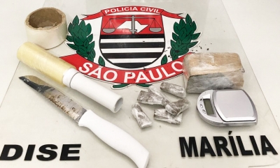 Rapaz se apresenta à polícia e acaba preso