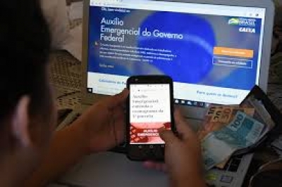 Caixa paga auxílio emergencial para 4 milhões nascidos em julho