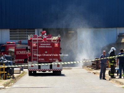 Incêndio em metalúrgica na zona norte mobiliza Corpo de Bombeiros