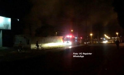 Incêndio em fábrica de blocos mobiliza Bombeiros