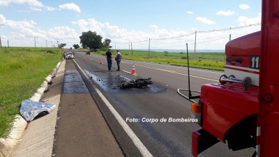 Rapaz de 25 anos morre em grave acidente envolvendo moto e carreta em Marília
