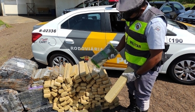 Polícia Rodoviária apreende carro lotado com maconha
