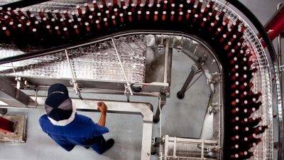 Ambev abre 300 vagas de estágio e trainee. Salários chegam a R$ 7 mil