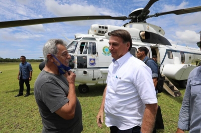 Bolsonaro diz que tem R$ 20 bilhões para comprar vacina mas que produto está em falta