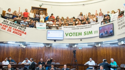 Vinicius sanciona parcelamentos, mas mantém silêncio sobre DAEM e Plano de Carreira