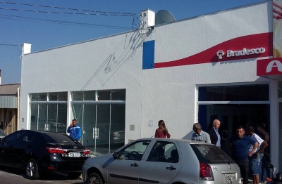 Moradores reclamam do atendimento do Bradesco na zona Norte. Banco anuncia "unidades expressas" 
