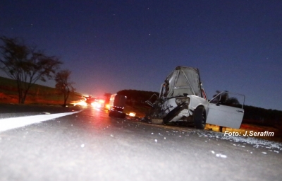Carro na contra mão mata motorista na BR-153