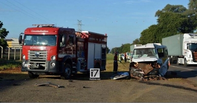 Motorista de Van morre após acidente com carreta, na região