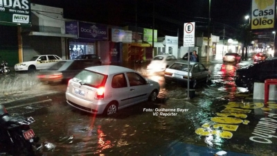 Novo temporal provoca alagamentos em Marília e vários estragos na região, com feridos