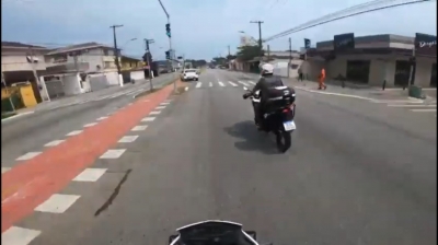 Adolescente com moto em alta velocidade comete 41 infrações de trânsito