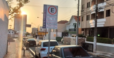 Motoristas de Marília deixam de pagar zona azul a partir de hoje