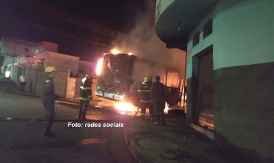 Ônibus são incendiados em várias cidades de Minas Gerais