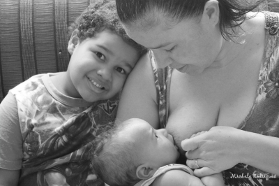 "Agosto Dourado" Exposições retratam amamentação