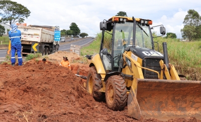 DER atende pedido da Prefeitura e combate erosão na SP-294