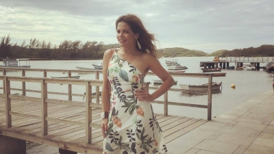 Nívea Stelmann clareia os fios e faz detox para perder peso