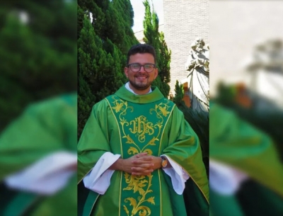 Padre estaria com jovem dentro do carro no momento que atropelou homem