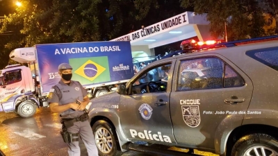 Confusão marca chegada das vacinas contra a Covid-19 em Marília