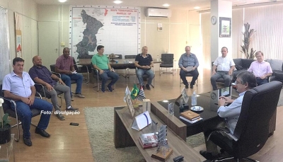 Prefeito desmembra projeto para tentar salvar Plano de Carreira