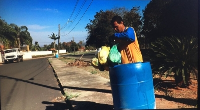 Afastamentos por Covid-19 e gripe prejudicam coleta de lixo em Garça