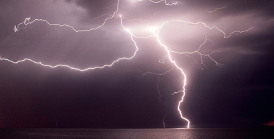 Inpe alerta banhistas para os riscos de raios em praias e no interior