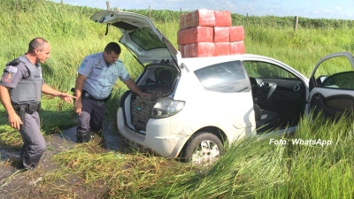 Carro com mais de 300 quilos de maconha é apreendido na SP-333, em Marília