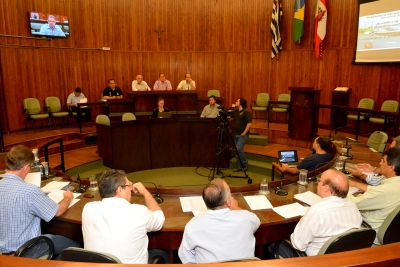 Prefeitura termina quadrimestre "no azul", mas fala em crise e queda na arrecadação