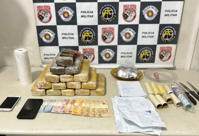 Cinco pessoas são presas por tráfico pela PM em Marília