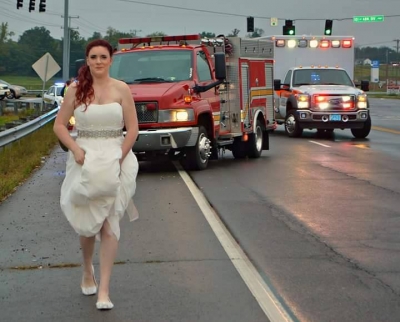 Paramédica abandona casamento pra socorrer vítimas