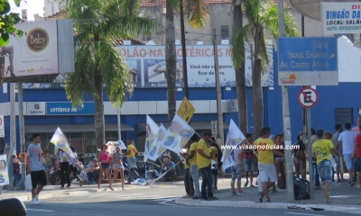 Disputa entre carros de som irrita eleitores