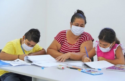Quarentena: alunos de Pompeia têm apostilas e desenvolvem atividades em casa