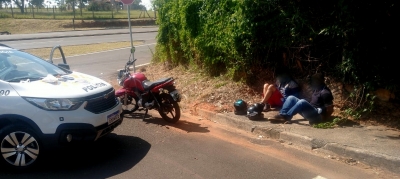 Motociclista e garupa são presos com drogas em rodovia