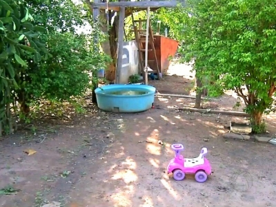 Criança de 1 ano morre após cair em caixa d