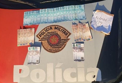 PM prende mulher com dinheiro falso que seria utilizado no comércio de Marília