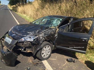 Capotamento deixa uma pessoa ferida na SP-294