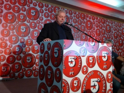 Lula sugere que PT peça 