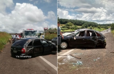 Carro fica destruído em acidente na SP-294