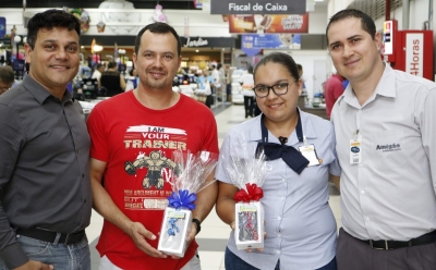 Acim entrega prêmios para consumidores e comerciários