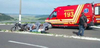 Motociclista fica ferido após queda na Via Expressa